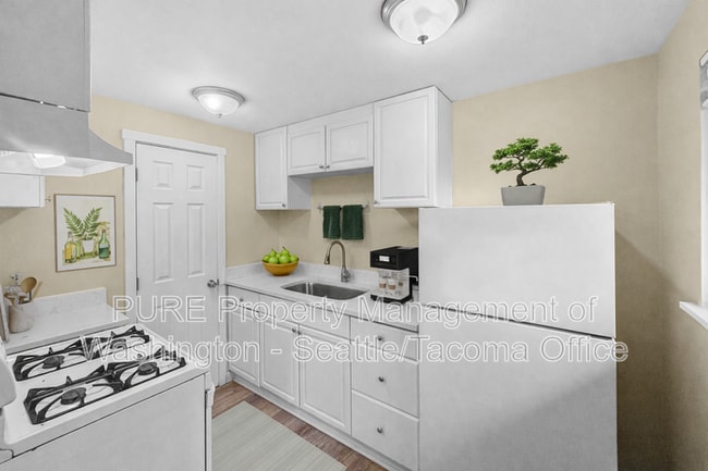 property at 15501 Grant Ave SW