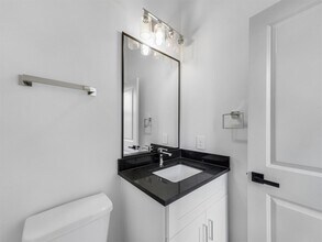 2410 Vaughn St in Houston, TX - Building Photo - Building Photo