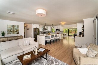 518 SW North Carolina Dr in Stuart, FL - Foto de edificio - Building Photo