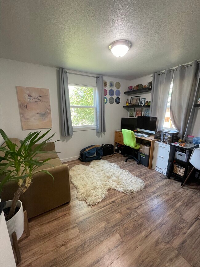 property at 910 Valley View Dr