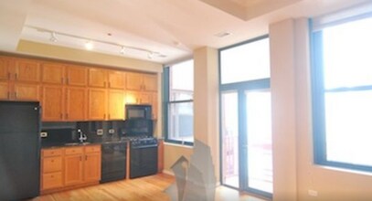 208 W Washington St, Unit 1201 in Chicago, IL - Foto de edificio - Building Photo