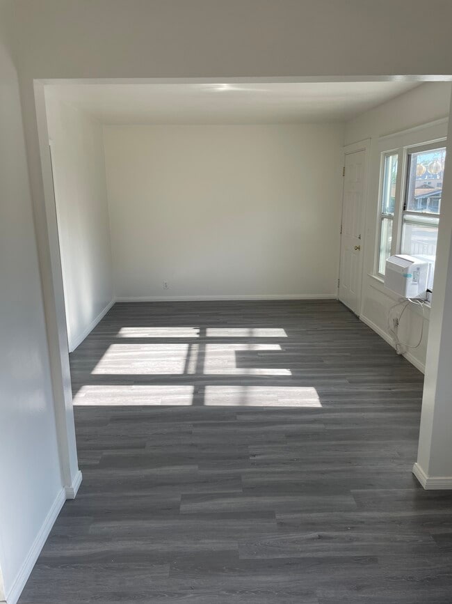 432 S 3rd St, Unit A in Burbank, CA - Building Photo - Building Photo