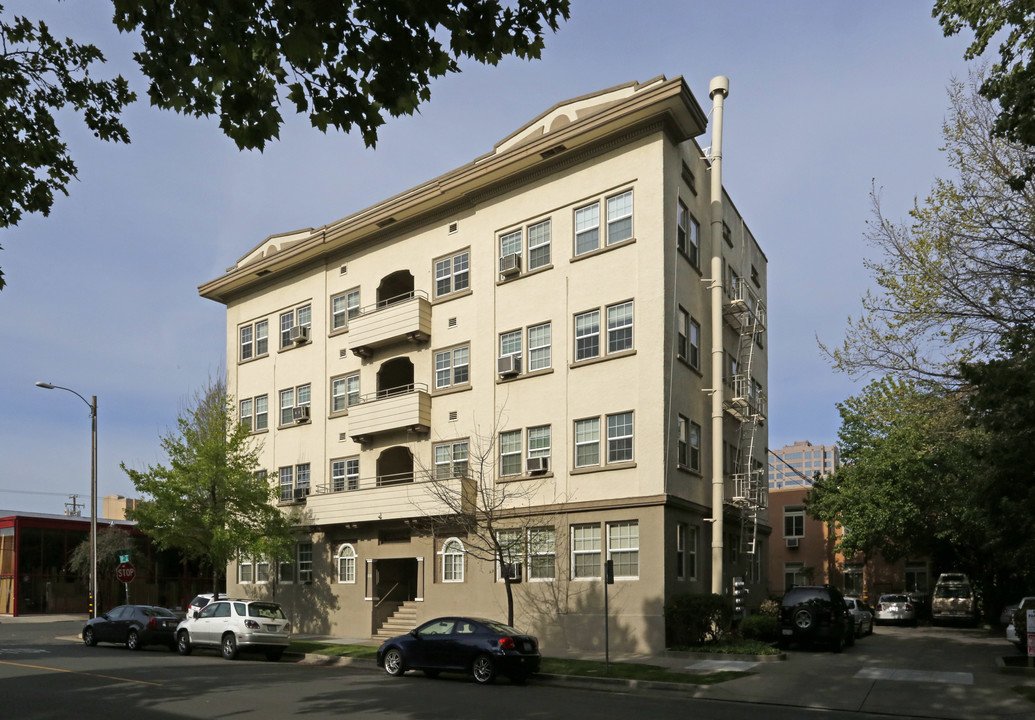 Casa Del Rey in Sacramento, CA - Building Photo