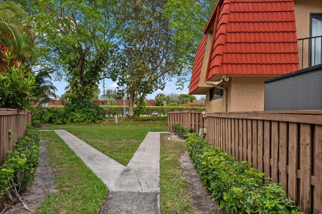 8237 Severn Dr in Boca Raton, FL - Building Photo - Building Photo