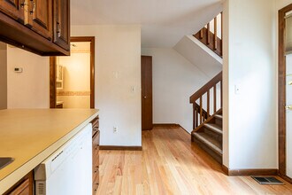 1 Oak Frst Dr in Manchester, CT - Foto de edificio - Building Photo