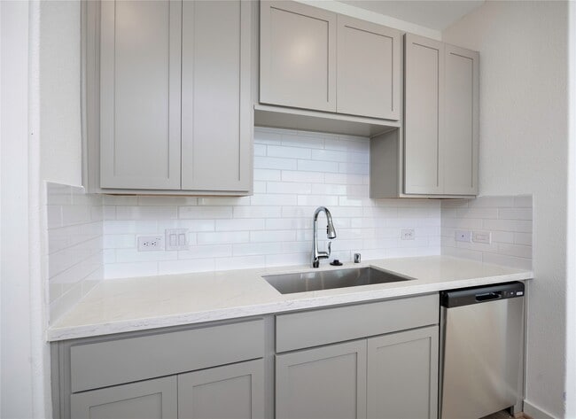 property at 2007 Longmire Villas Ct