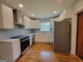 2070 Black Fox Dr NE in Atlanta, GA - Building Photo - Building Photo