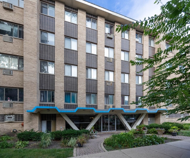 property at 6250 N Kenmore Ave