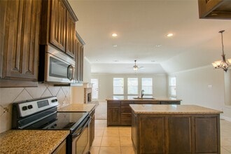 733 Poncho Ln in Haslet, TX - Foto de edificio - Building Photo