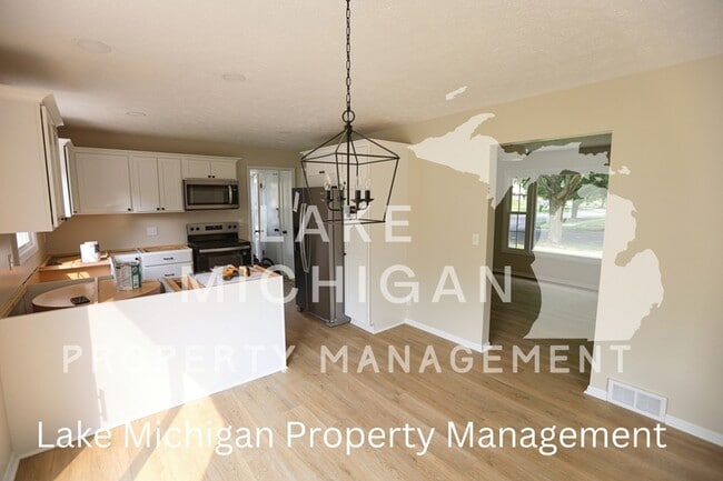 1010 N Hampton Dr NE in Grand Rapids, MI - Building Photo - Building Photo