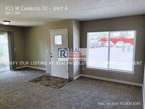 911 Charles St in Newberg, OR - Building Photo - Building Photo