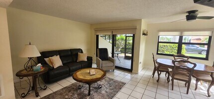 1512 Mainsail Dr in Naples, FL - Building Photo - Building Photo