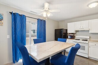 328 W Whispering Oaks Ln in Round Lake, IL - Building Photo - Building Photo