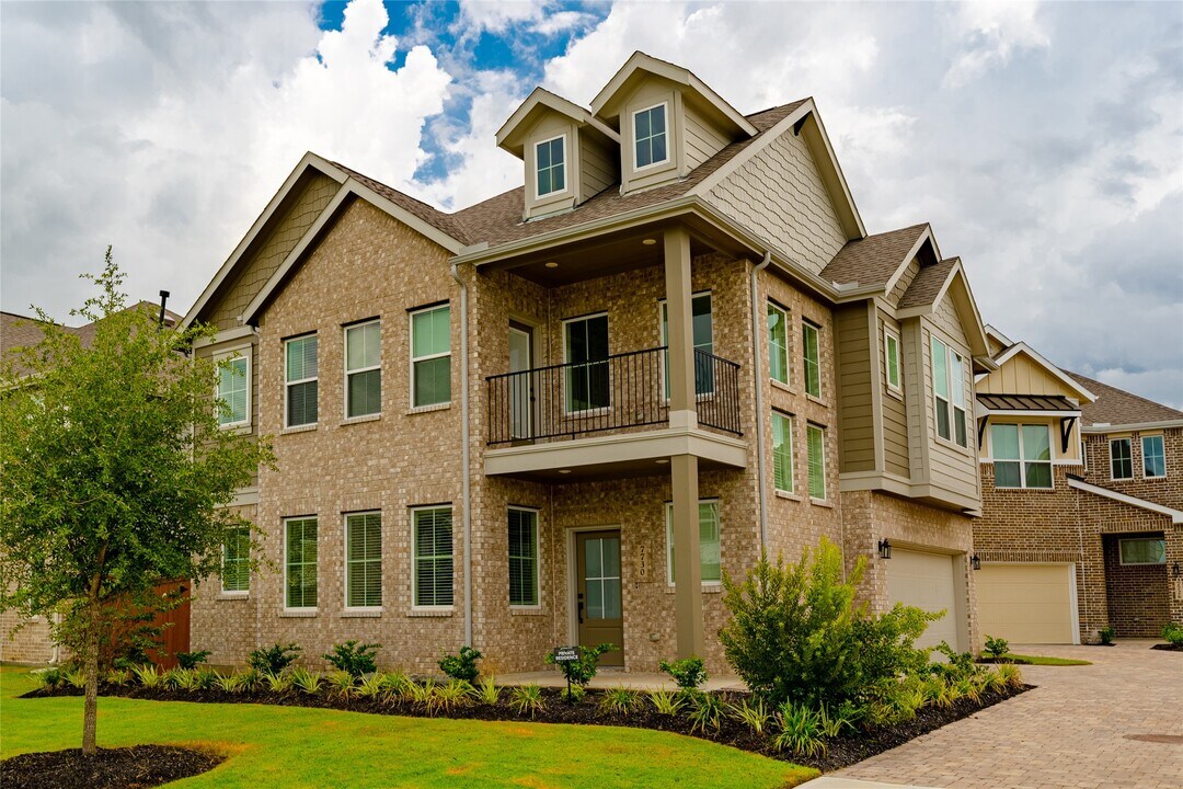 7730 Swooping Swallow Ln in Katy, TX - Foto de edificio