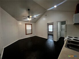 41170 FM3159 in Canyon Lake, TX - Building Photo