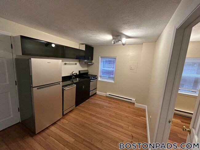 20 Bartlett Pl in Boston, MA - Building Photo - Building Photo