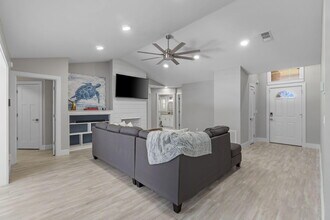 374 S Shore Dr in Destin, FL - Building Photo - Building Photo