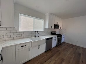 601 W Kaweah Ave in Visalia, CA - Building Photo - Building Photo