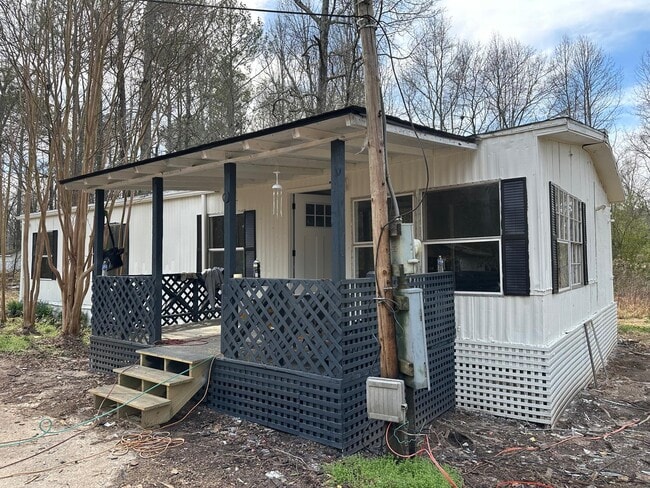 property at 3475 Pleasant Oaks Cir