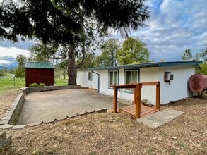 195 Hidden Valley Rd in Grants Pass, OR - Building Photo - Building Photo