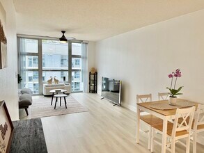 7000 Hawaii Kai Dr, Unit PH311 in Honolulu, HI - Foto de edificio - Building Photo