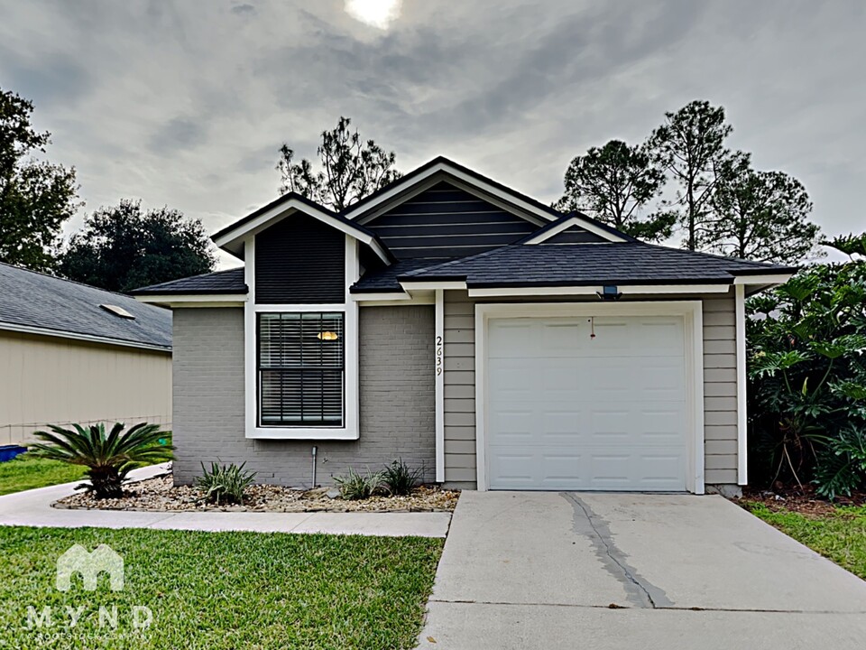 2639 Malibu Cir in Orange Park, FL - Building Photo