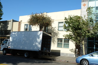 5609 College Ave in Oakland, CA - Building Photo - Building Photo