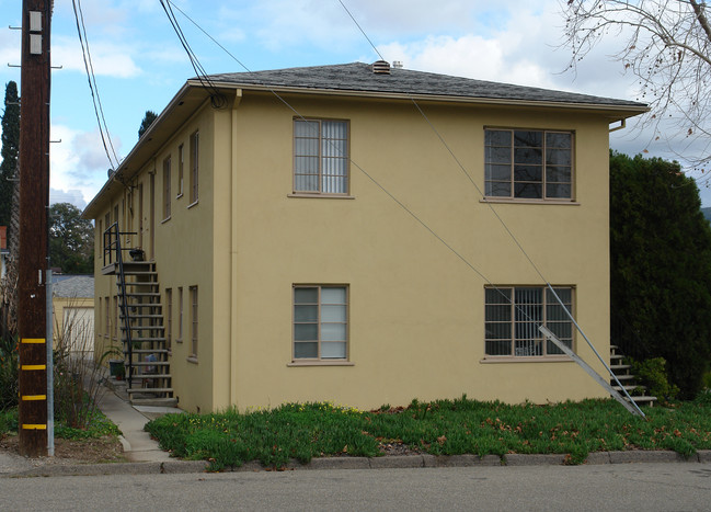 110 W Matilija St in Ojai, CA - Building Photo - Building Photo