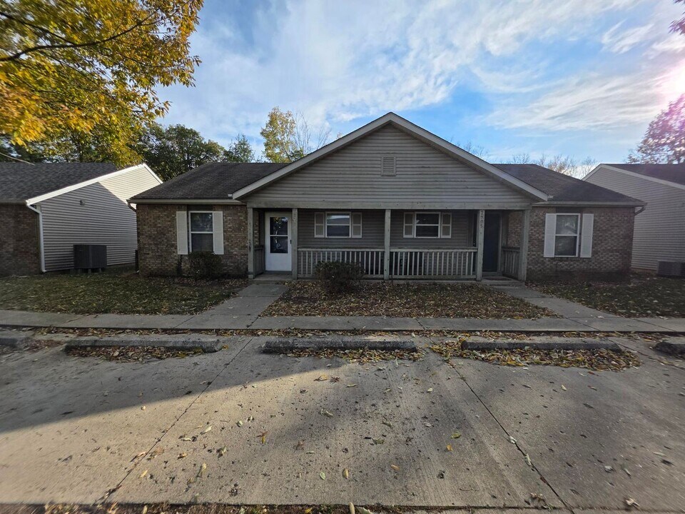 2705-2707 Plaza Ln in Lafayette, IN - Building Photo