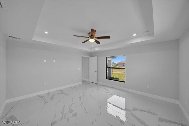 1102 Santa Barbara Blvd N in Cape Coral, FL - Foto de edificio - Building Photo