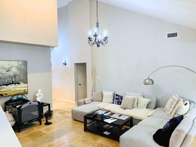 5739 Henniker Dr in Houston, TX - Building Photo - Building Photo