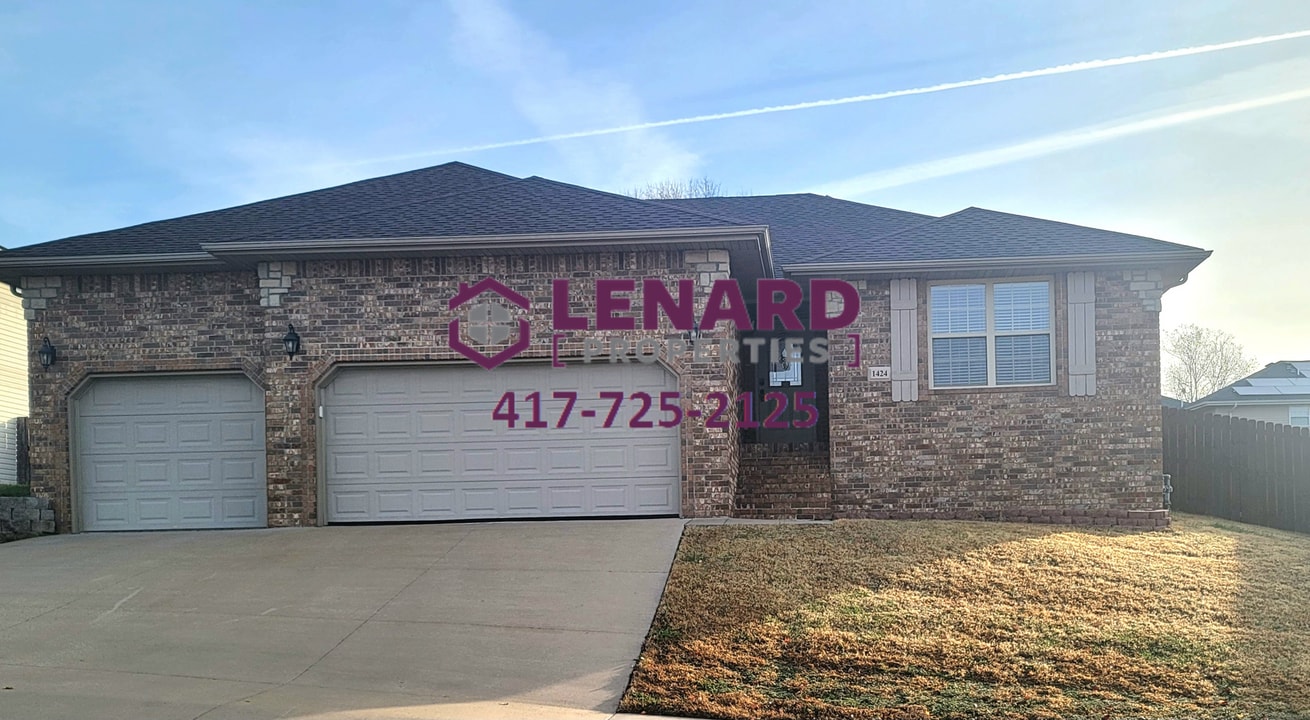 1424 S Solaira St in Ozark, MO - Building Photo