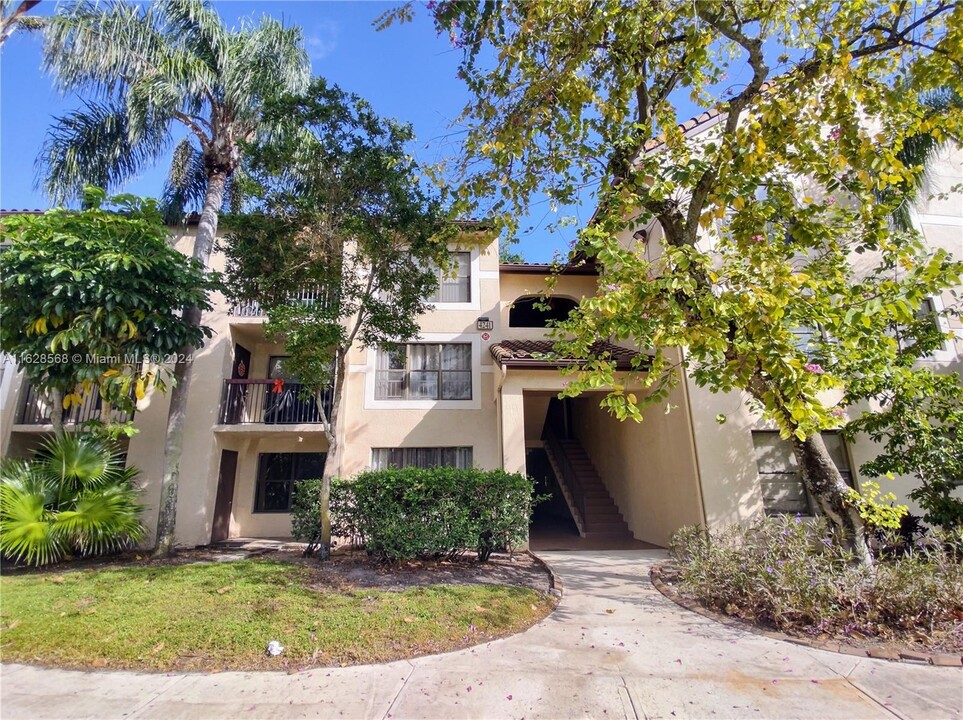 4241 W McNab Rd in Pompano Beach, FL - Building Photo