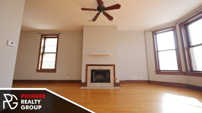 2835 N Ashland Ave-Unit -2835-2 in Chicago, IL - Building Photo - Building Photo