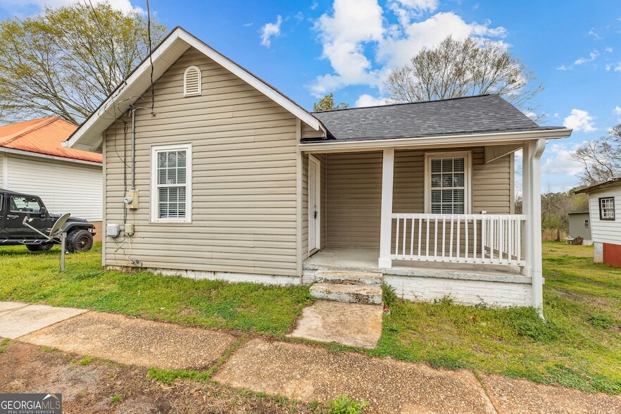30 Pine St in Grantville, GA - Foto de edificio