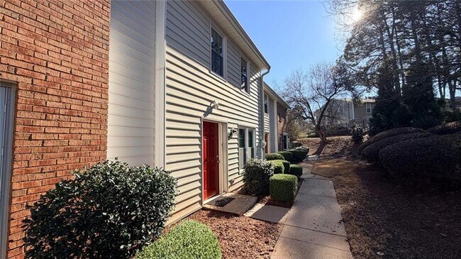 250 Mill Creek Pl in Roswell, GA - Building Photo - Building Photo
