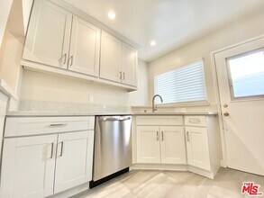 1037 S Shenandoah St-Unit -2 in Los Angeles, CA - Building Photo - Building Photo