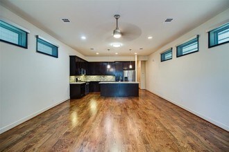 2210 Hutchins St in Houston, TX - Building Photo - Building Photo