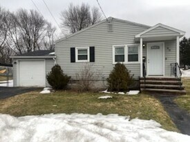 80 Coolidge Rd in North Syracuse, NY - Building Photo