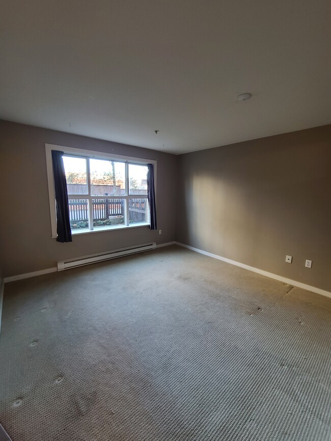 5885 Irmin St in Burnaby, BC - Building Photo - Building Photo