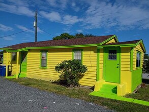 713 N 19th St in Fort Pierce, FL - Building Photo - Building Photo