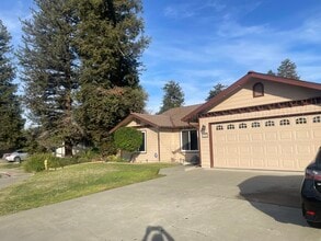429 Benjamin Ct in Exeter, CA - Building Photo - Building Photo