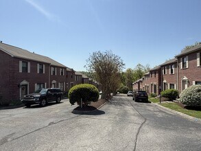 437 S Gallaher View Rd in Knoxville, TN - Building Photo - Building Photo