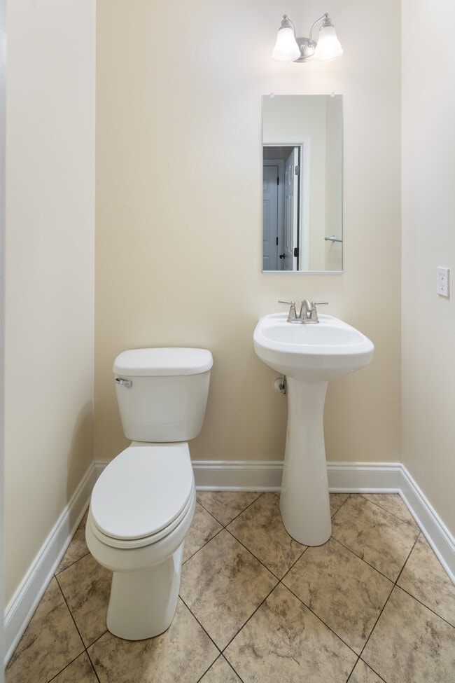 The Helm and Deemer's Landing in New Castle, DE - Building Photo - Building Photo