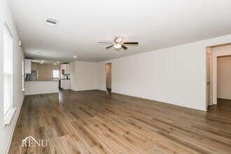 312 Sunnymeade Ln in Jarrell, TX - Building Photo - Building Photo