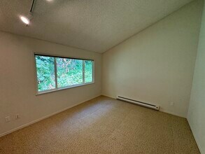 2945 76th Ave SE in Mercer Island, WA - Building Photo - Building Photo