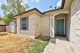 610 Basil Dr in Buda, TX - Building Photo - Building Photo