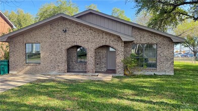 1314 W Park Ave in Pharr, TX - Building Photo - Building Photo