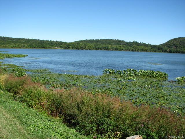 property at 962 US-9W