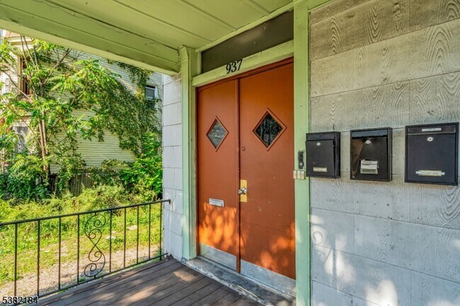 937 Grove St in Irvington, NJ - Building Photo - Building Photo